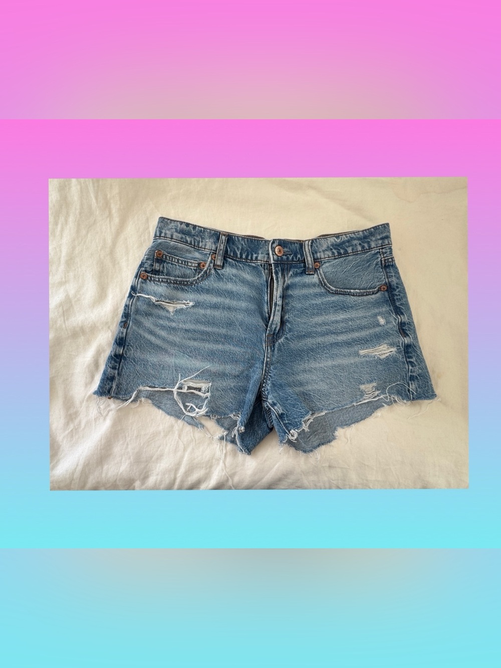 American Eagle ’90s Boyfriend Distressed Denim Shorts Light Wash Raw Hem